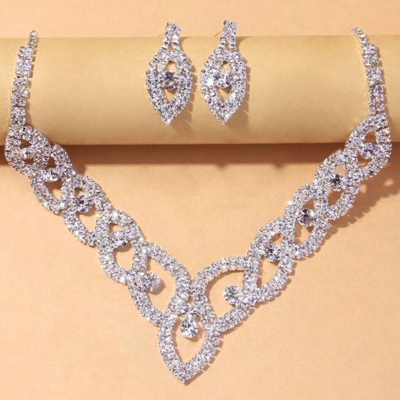 Rhinestone Necklace with 1 Pair Earrings - Picture 2 of 4